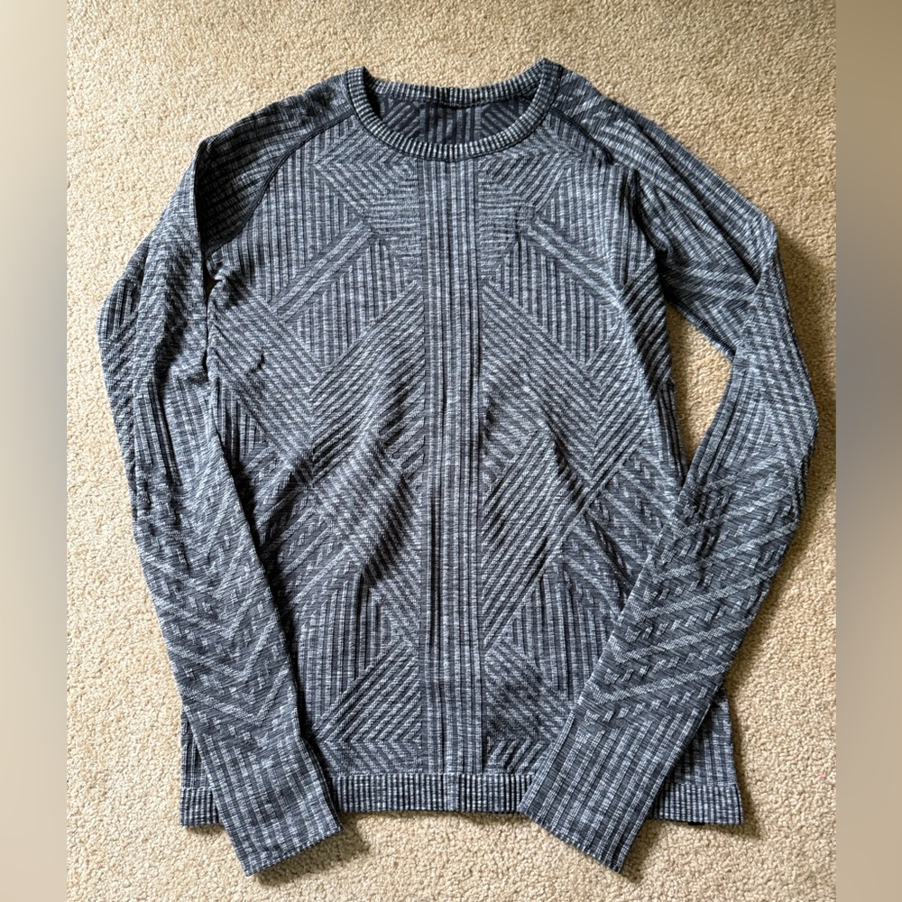 Lululemon Gray Patterned Long Sleeve Top